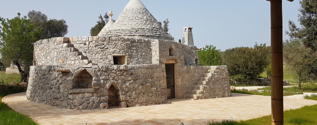 Restoration and enlargement of a trullo