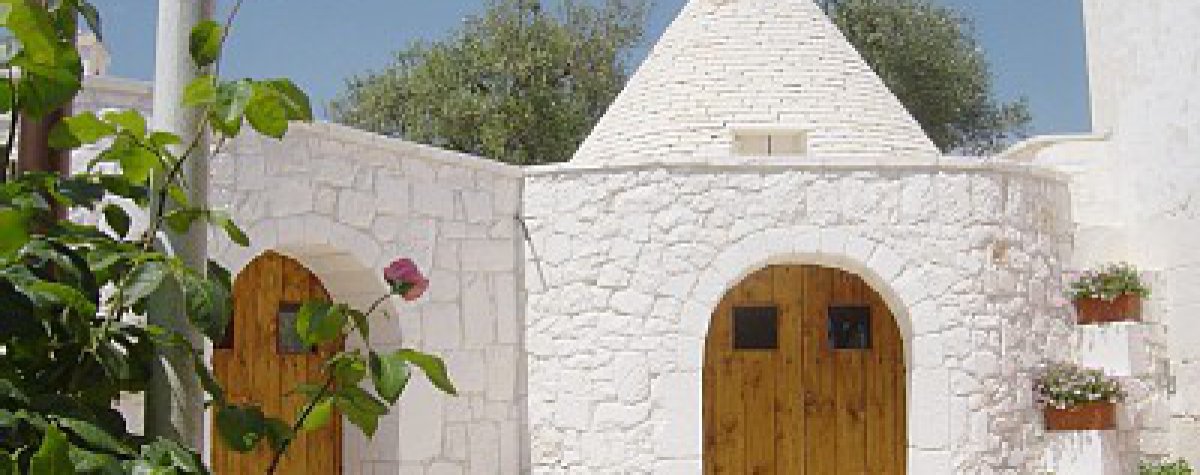 Construction of a trullo and enlargement of the existing building