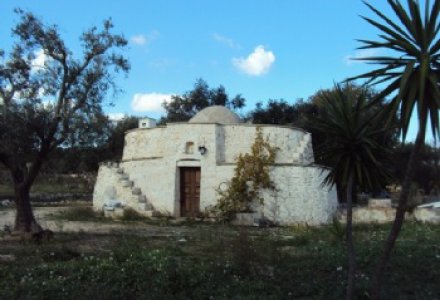 Pretty Trullo sited between the olive grove